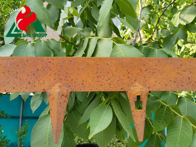 <h3>Fire Glass Filling landscape edging Trader- Corten Steel </h3>
